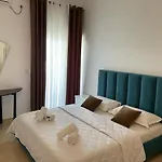 Διαμέρισμα Four Seasons Εξαμίλιο